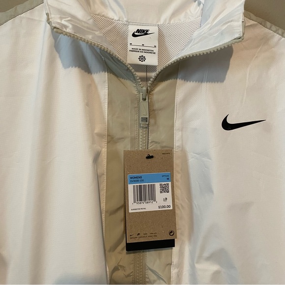 Nike Women Sportswear Repel Running Windbreaker Jacket Size Medium (DV3006-100) - Picture 2 of 10